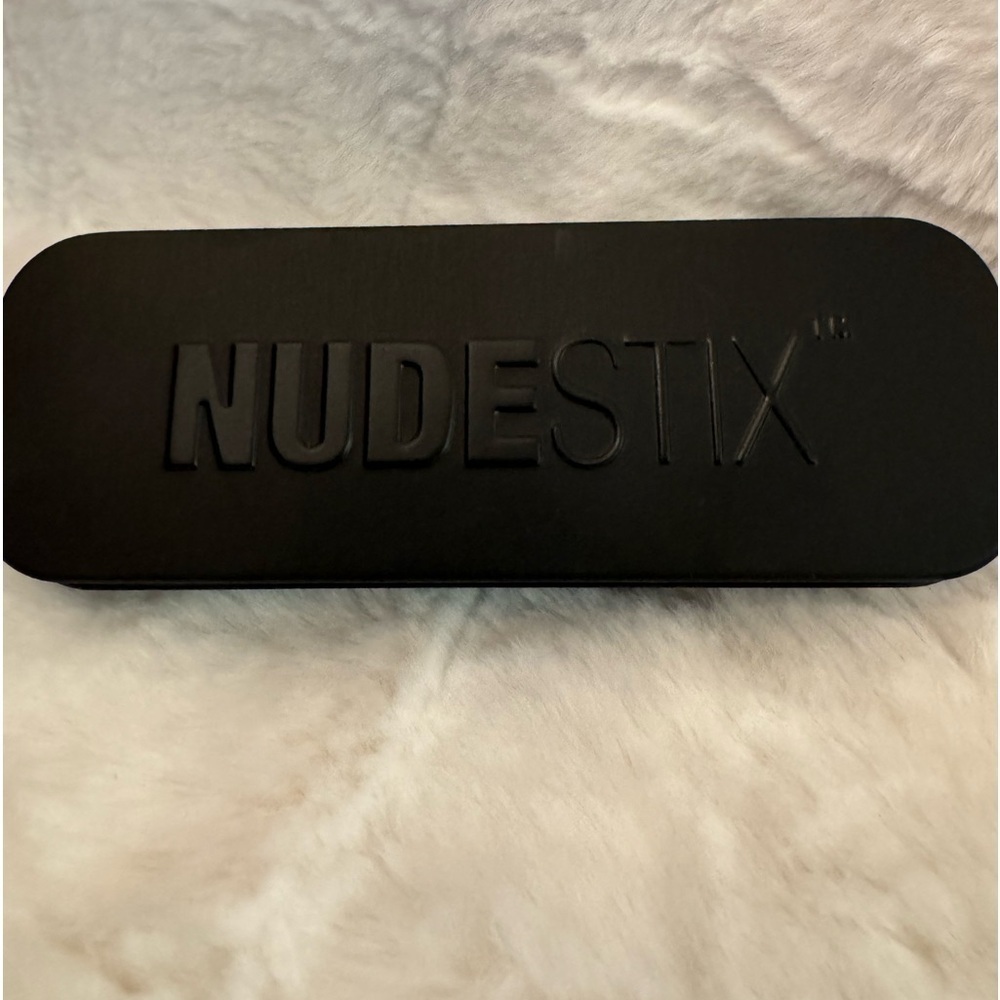 NUDESTIX LIP AND CHEEK PENCIL. Whisper and Mystic. Tin Included. NIB - Picture 3 of 10